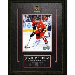FRAMEWORTH CHICAGO BLACKHAWKS JONATHAN TOEWS SIGNED FRAMED 8X10